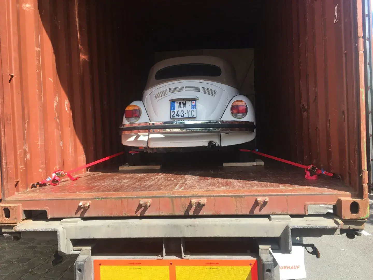 Transport de véhicule en container - déménagement international DSM France